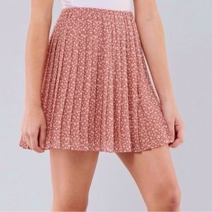 Hollister ‘Ultra High-Rise’ Pleated Spring Floral Skirt- Never worn